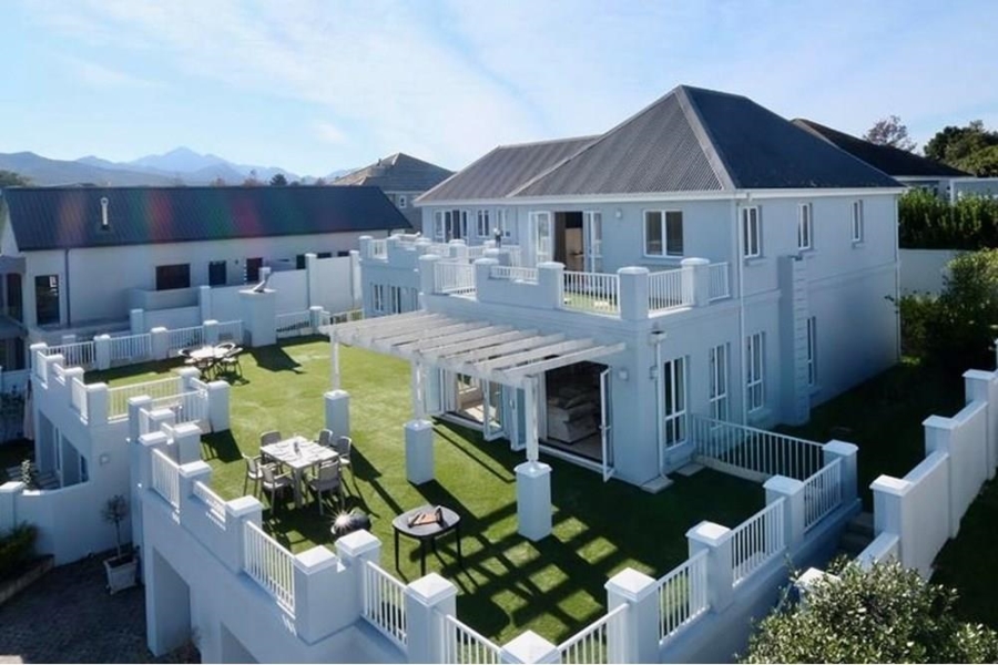 5 Bedroom Property for Sale in Kingswood Golf Estate Western Cape